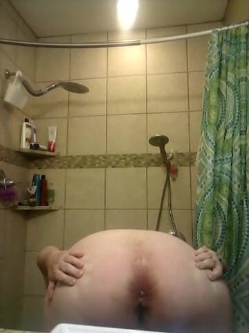 BBW nurse Vicki adventures with friends: Awek montel super saiz berbogel di bilik air