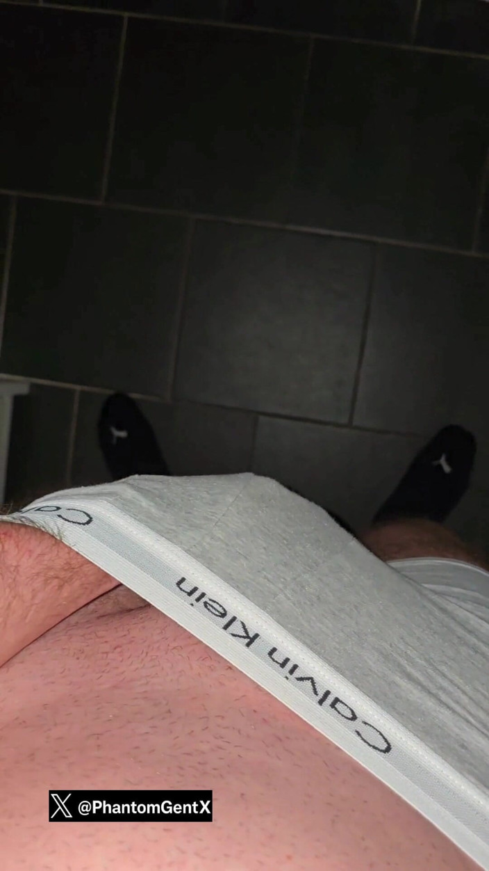 PhantomGentX: Dominante phantomGentX streichelt dicken schwanz mit provokantem Dirtytalk