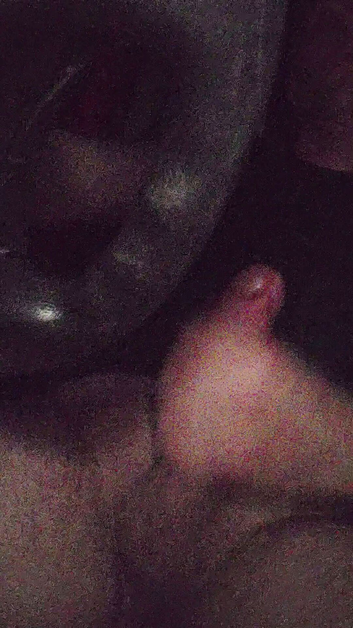 Incredible Dick: Geile man trekt zich af in de vrachtwagen