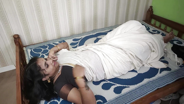 Vaigavarun45: Cama e fazendo umbigo lamber com lip lock quente romance...