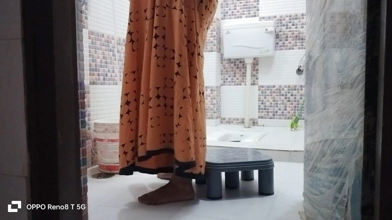 Yur bhabhi: Hari ini zakar saya menjadi tegak selepas melihat adik tiri...