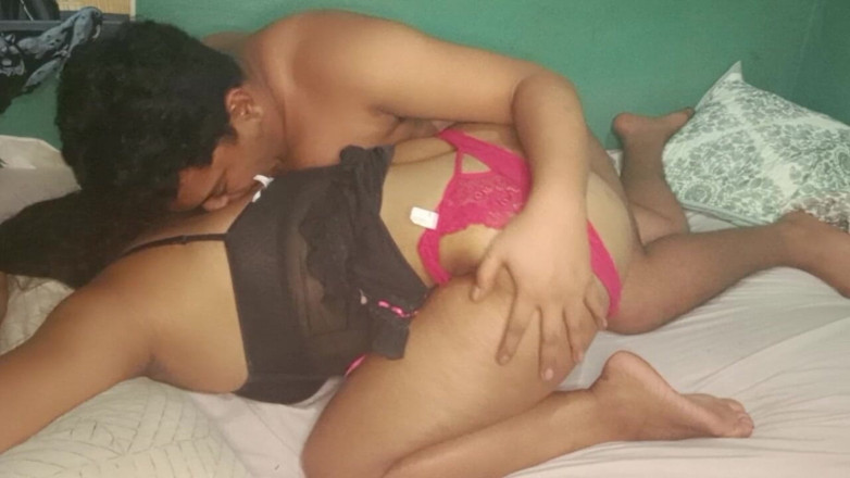 BigassMILF40: Brunett mogen styvmamma MILf får hennes rövhål sugs och kuk...