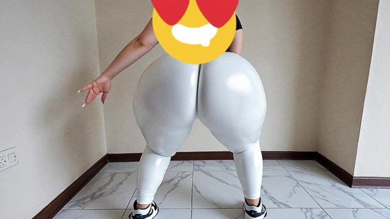Xprohibidox1: Büyük götlü kadın seksi bir şekilde sallıyor