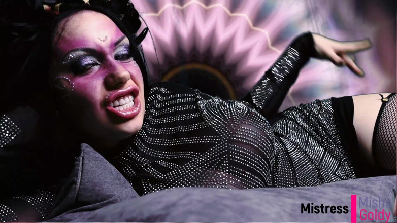 Goddess Misha Goldy: Braune toilettenaufgabe von sukkubus, seelenschlucken und verbrauchen durch riesiges arschloch!