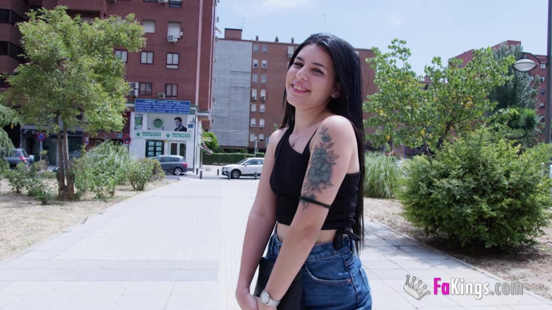 FAKings: Paola White принимает MONSTERCOCK осмелиться: Добро пожаловать в порно, крошка!