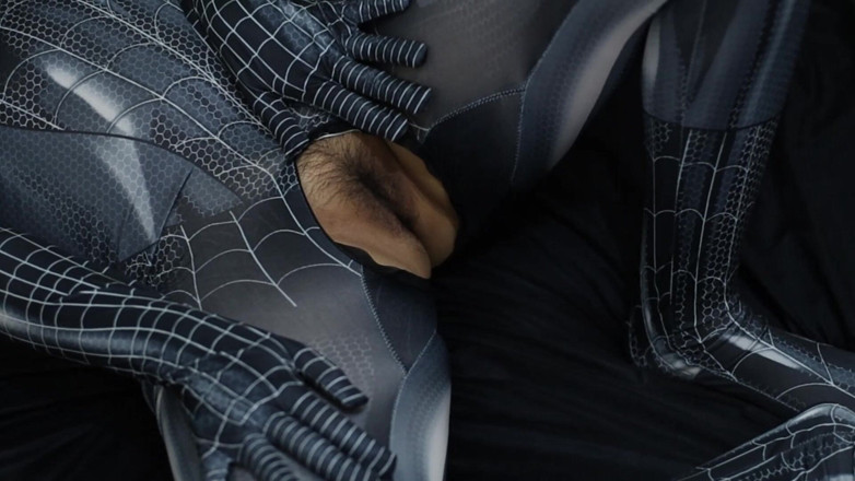 deafheaven666: Di nuovo cosplay spiderman, anche a Entot si conclude fino...