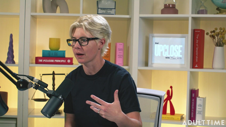 Adult Time Podcast: Khloe Kingsley squirte devant la caméra et drapeaux rouges | Le...