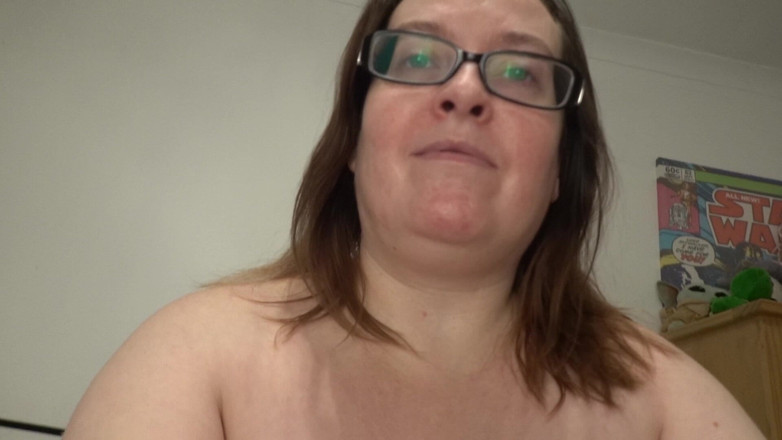 Littlevixen: Sexig fru i röda underkläder striptease visning av stora bröst