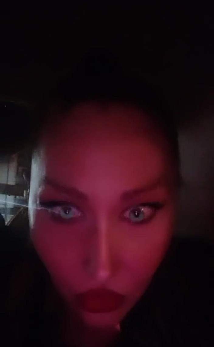 Dominatrix Redsonyja: Buenos dias, solo para llamar, voy a focar uno sumiso,...