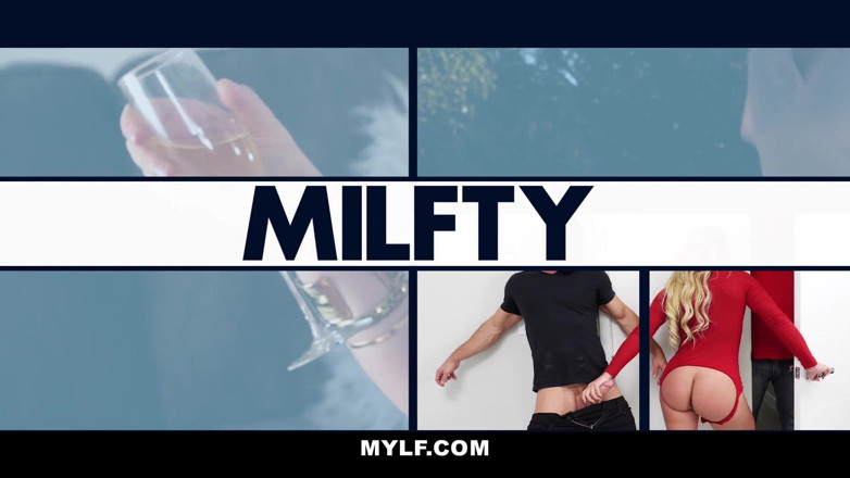 Mylf Official: Вчителька Pristine Edge допомагає своєму учневі