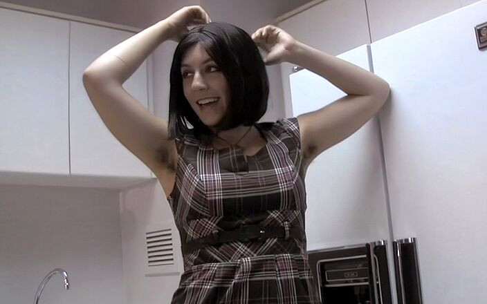 Horny Hairy Girls: Cette Fille Poilue Déjantée a Des Cheveux Partout! Pipe, Sylvia