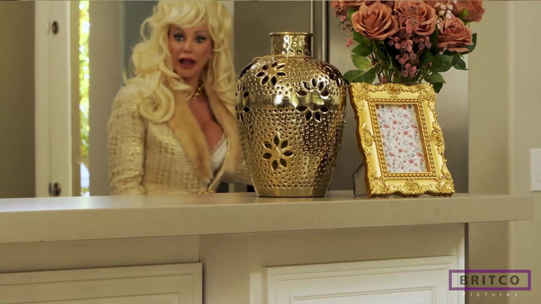 Brittany Andrews: La tata monella episodio uno oscillante Sylvia viene presa da...