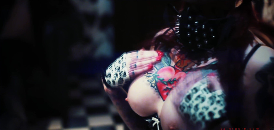 SaintPorn: Tallulah neckse nimmt eine ladung auf ihr tattoo