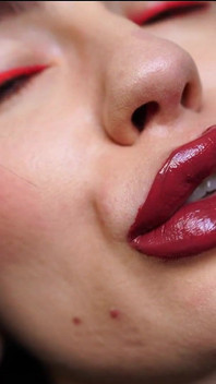 Bacio gentile ribelle