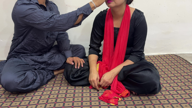 Hornycouple149: Desi moglie condivisione con un baba (audio hindi)