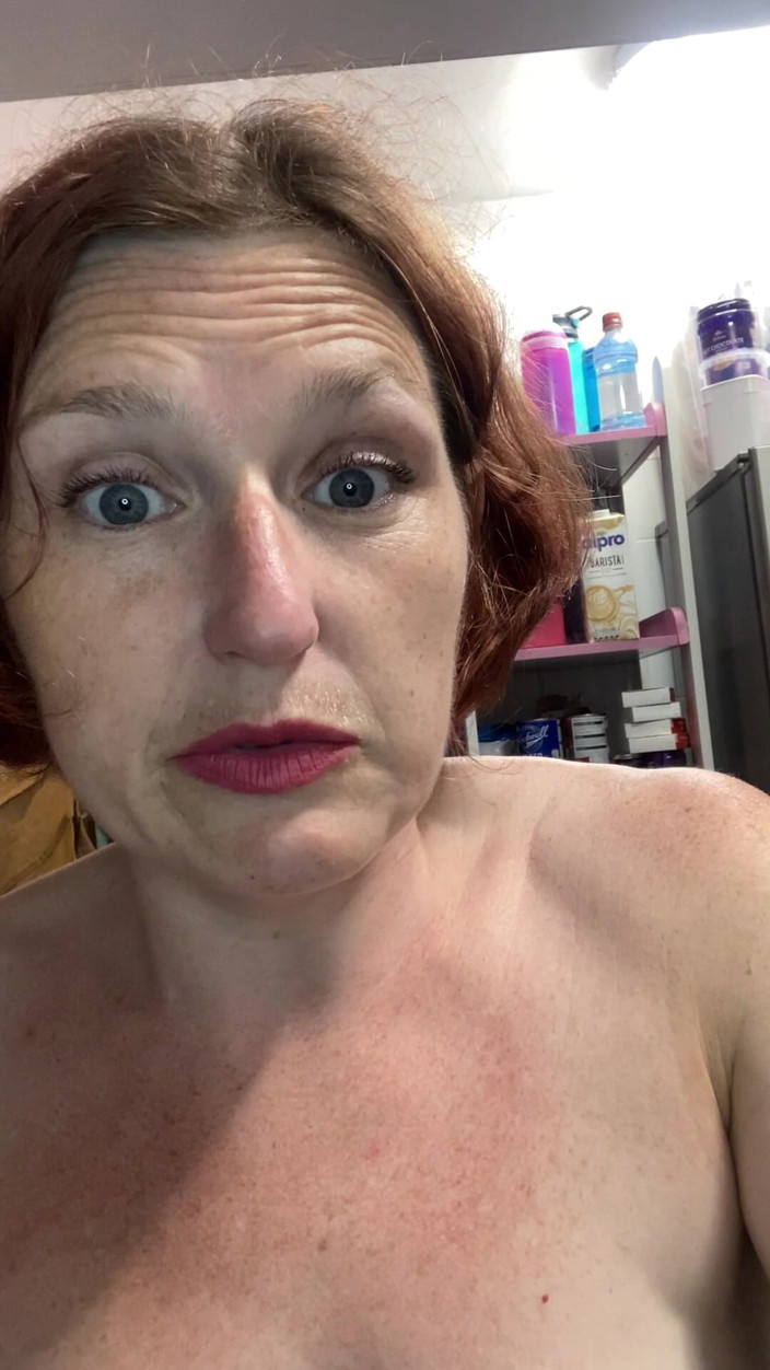 MistressWriggler: Desnudándose para orinar de pie después de regresar de un...