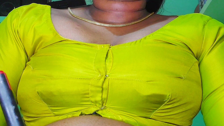 Desi Mohini: Seins desi