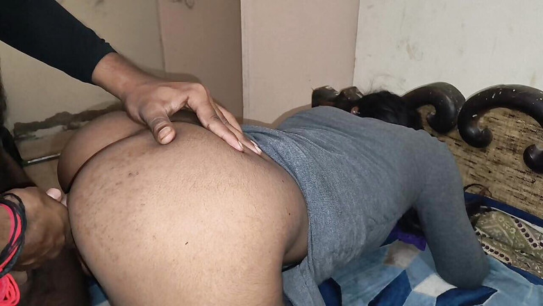 UnitedCourse31: Village desi indien, une petite amie sexy rencontre avec une...