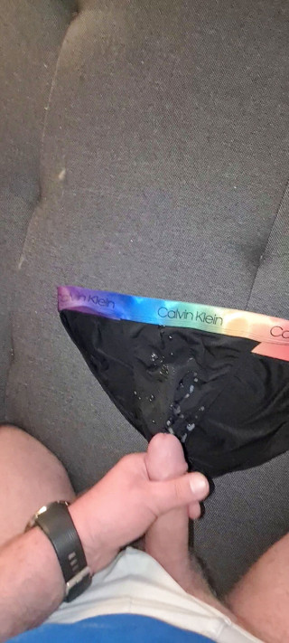 CumShorts: Ejaculează pe lenjeria mea intimă