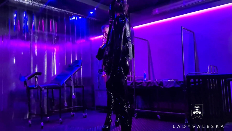 Lady Valeska: Fucking the suspended slave
