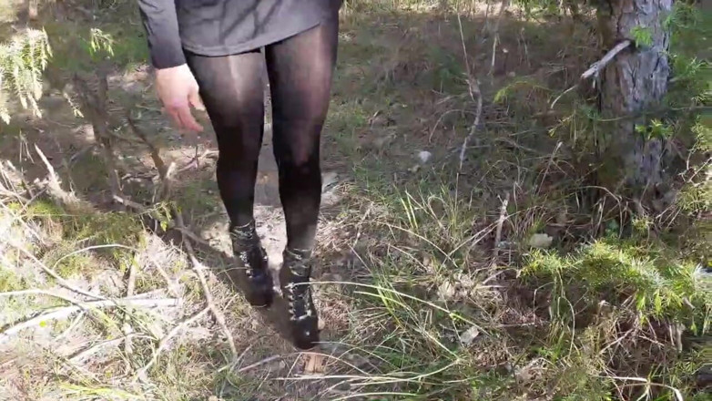 LauraOnHeels: Salto alto e caminhada na floresta
