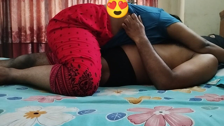 Teensex: Hermanastra tetona desvergonzada folla a su hermanastro bajo la nariz...
