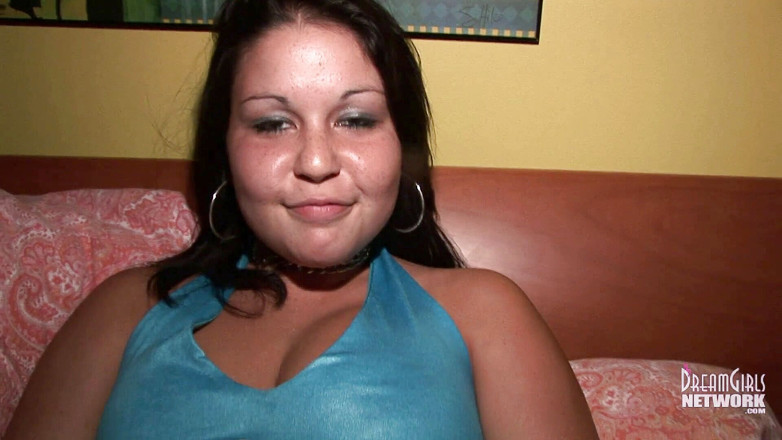 Dream Girls: Morena tesuda prova que ela é uma puta de 3 buracos
