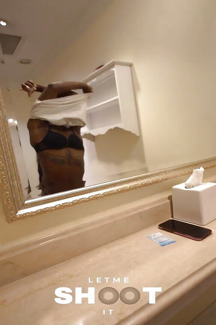 LOLA BLACK XXX: Xxx hitam mengongkek pepeknya di sauna Miami