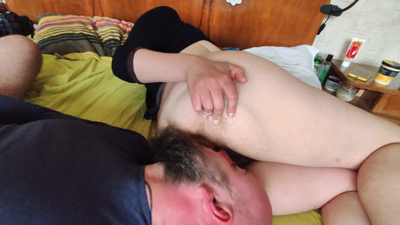 Hairy Homemade Amateur Orgasms: 남편이 내 엉덩이를 청소하라고 구걸하고, 그는 너무 감사하다. 페티쉬의 꿈