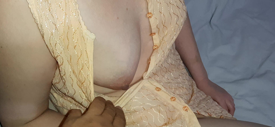 Vik_All: Aku suka banget jilat memek berbulu ibu tiriku