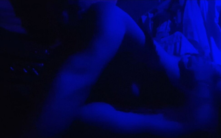 Busty Banuu: 性感人妻做了一个婊子并留下了她肮脏的街头性爱视频