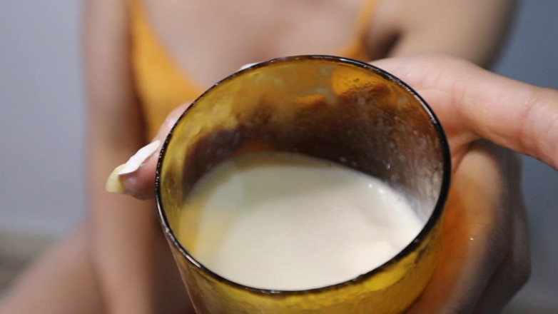 Lynn Scream: Роблю банановий молочний коктейль моєю дупою