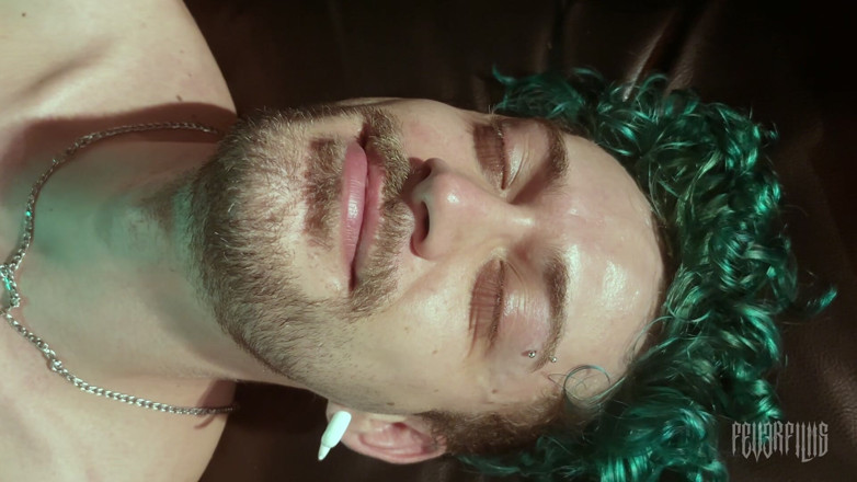 Fever Films: W kontroli nad siedzeniem: Intensywna scena z siedzącym twarzą