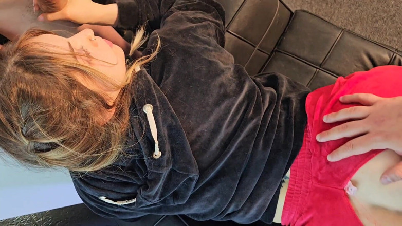 Keila Bassi: 一个朋友来拜访，我们经历了人生中最激烈、最真实的三人行