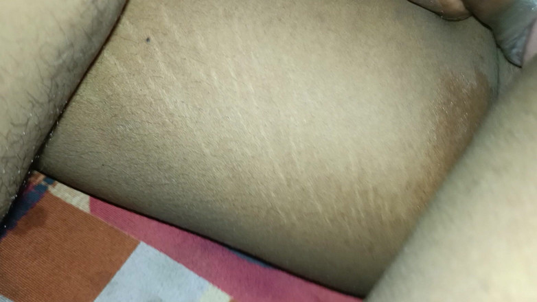 Dispur: Presioné los pechos de india e hice salir la leche