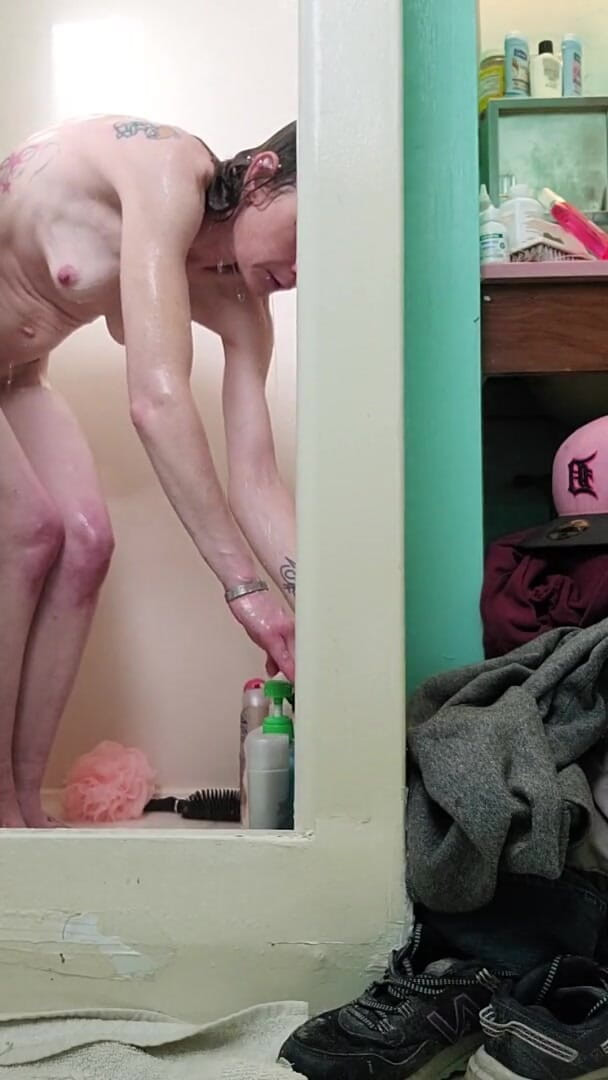 Xxxcountrygirl69: Me encanta follar mi consolador en la ducha
