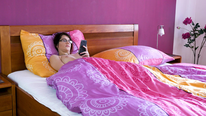 Peaches and Bananas: Casey se masturbe - orgasmes multiples