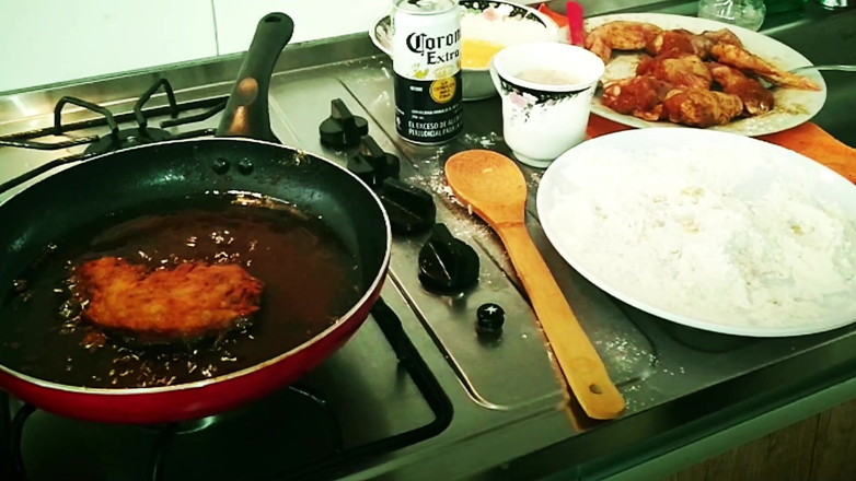 Uncut Lil Midget and Latina Freaky Friends: Pablon3grobar - cucina con la regina della sborrata di gola