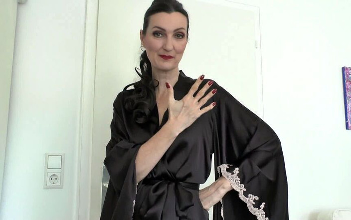 Lady Victoria Valente: Instrucțiuni de masturbare și CEI Clip Red Fingernails Fetiș cu kimono...
