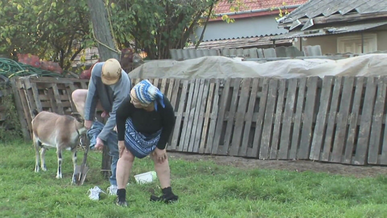 Old PIGS XXX: Бабушке с большой задницей нравится сперма на сиськах и трах на улице