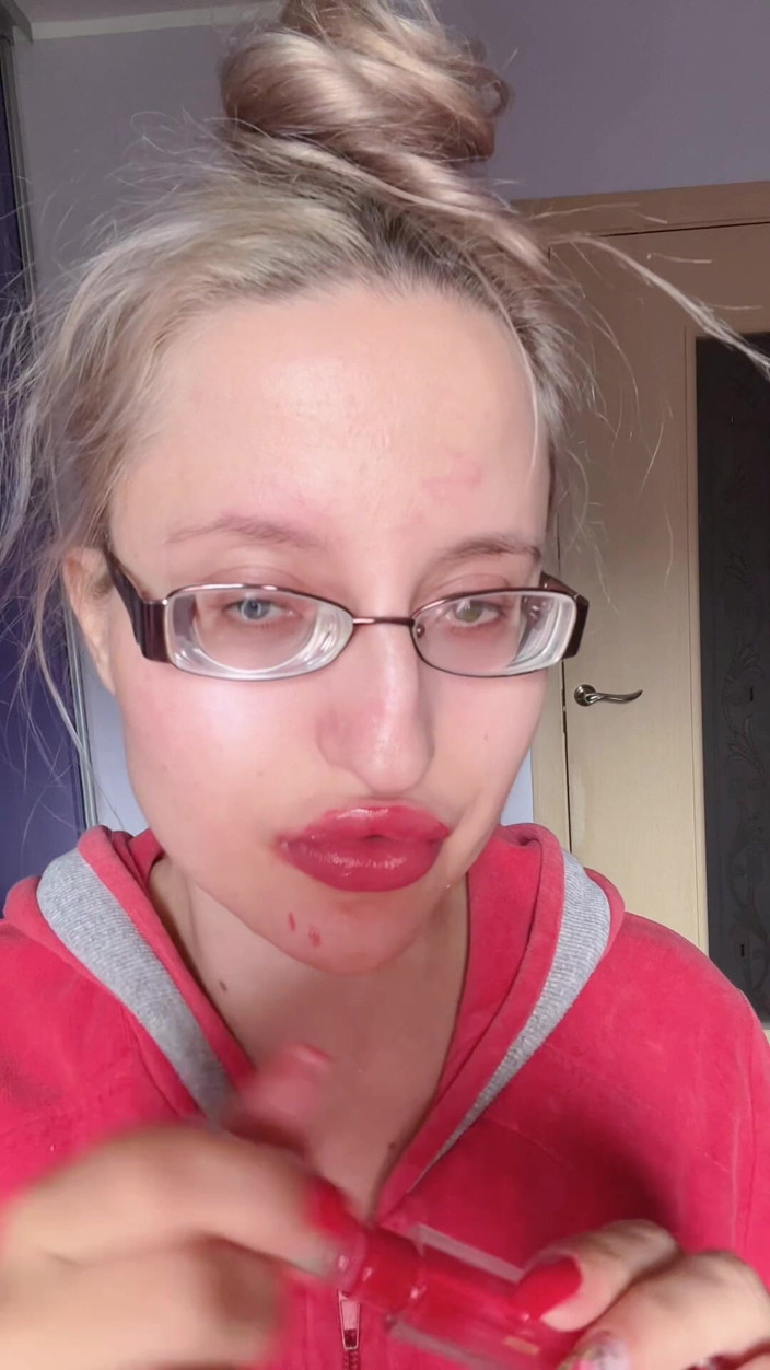 FinDom Goaldigger: ASMR Mange du rouge à lèvres rose banane - fétiche des lèvres,...