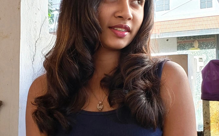 Minakshi_Sonakshi: Minakshi, filles desi