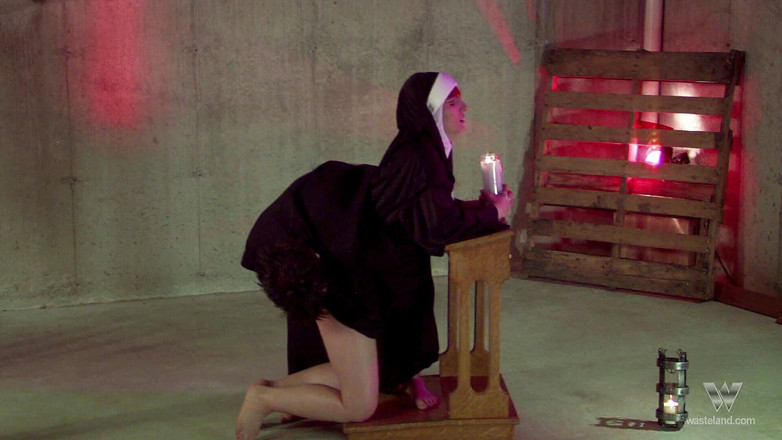 Fetish Paradise: Heiße nonne bekommt ihren arsch versohlt