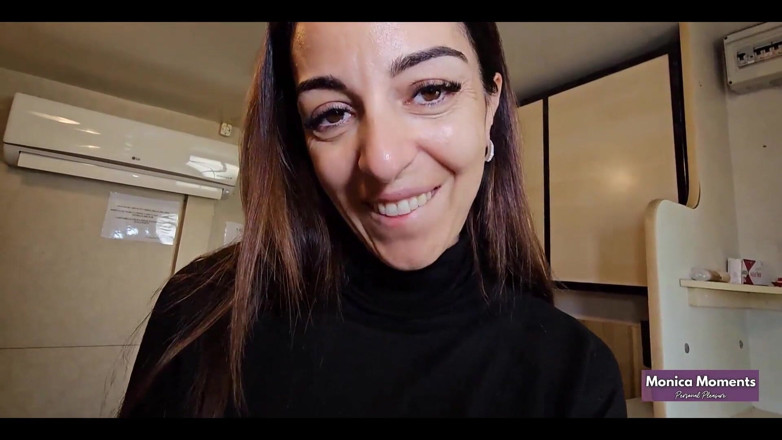 Ferrero anal experience: Maya čeká na velmi speciální kurýra. Monicamoments použijte kód Luca10 k...