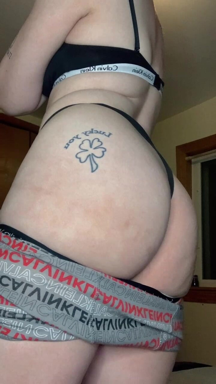 spookybarbiegirl: SpookyBarbiegrl тугое эмо-очка соблазняет крупным планом