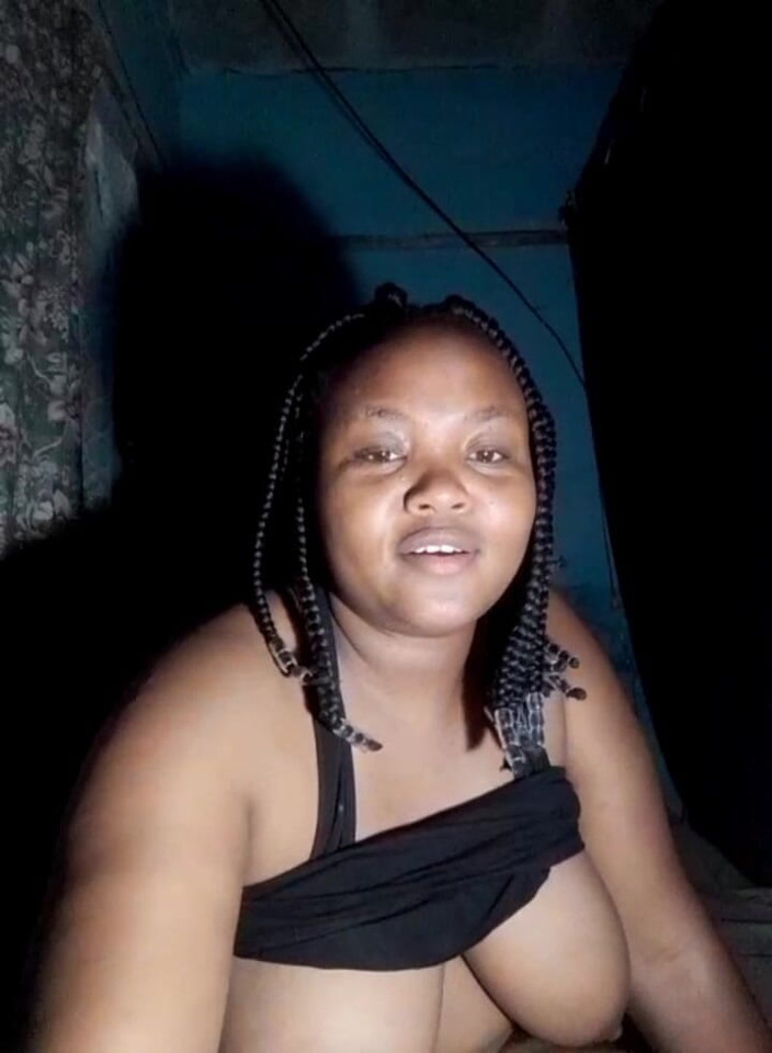 Mahali: Dis-moi à quel point tu aimes mes gros seins et mon...