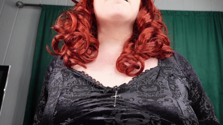 Deanna deadly: Wifes Special Black Lipstick Shrinks You Forever