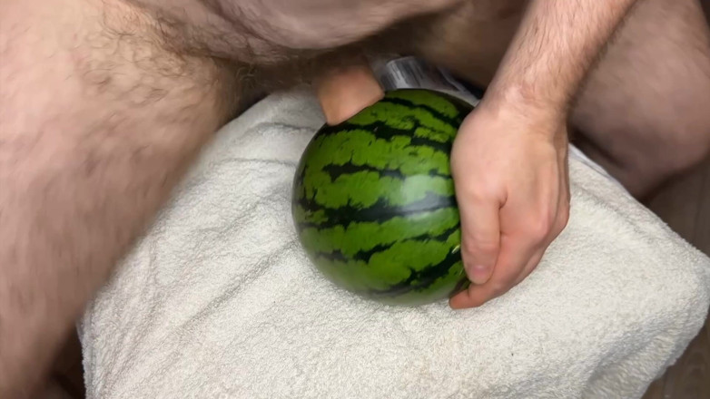 Paul Bear: Scopando un melone