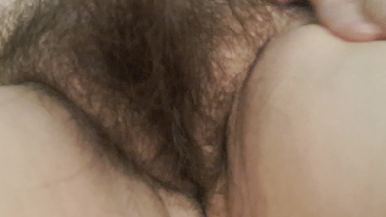 Mommy big hairy pussy: A buceta da mamãe é muito peluda e gorda
