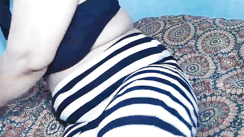 Netu: Sodomie d’une BBW indienne pulpeuse blanche avec un pauvre villageois à...
